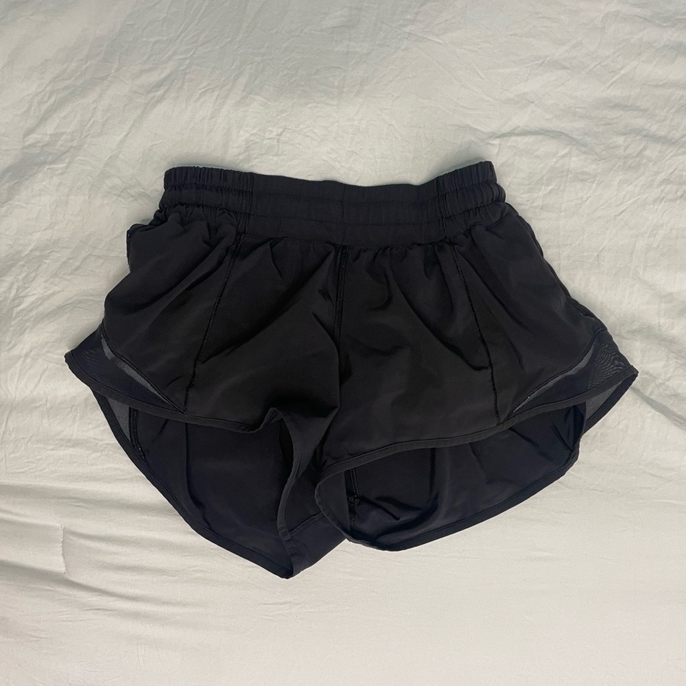 Lululemon Hotty Hot Low-Rise “2.5 Short